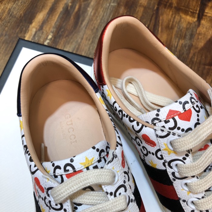 Gucci Ace embroidered sneaker 60