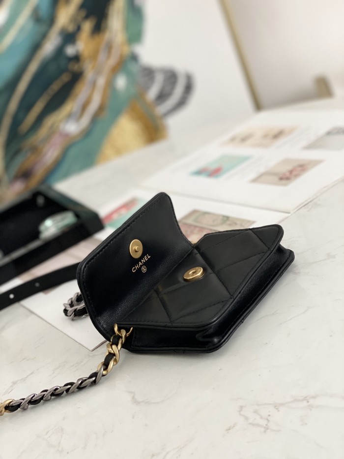 Handbag Chanel 81166 size 12 8.5 2.5 cm