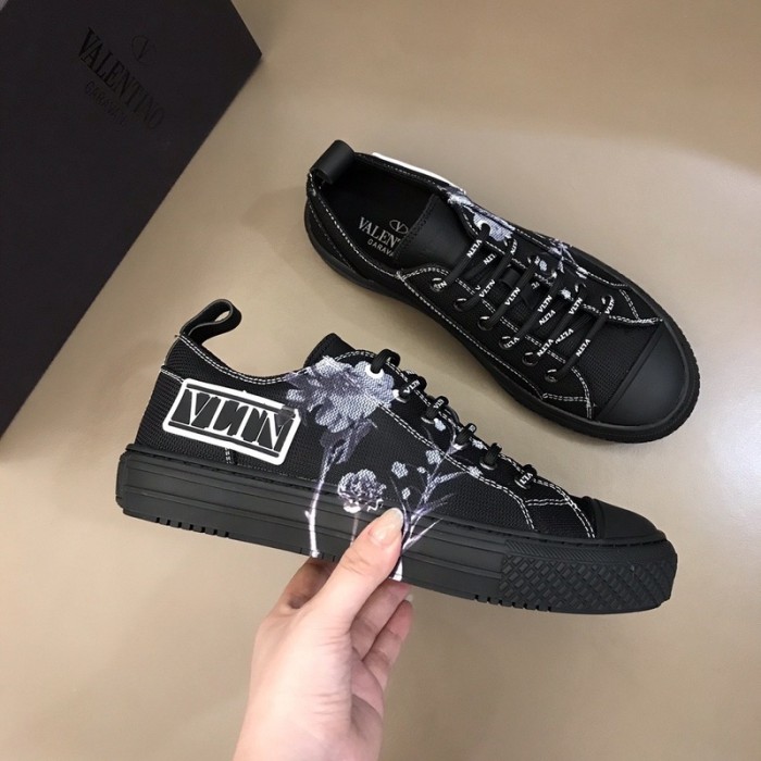 Valentino Garavani Giggies VLTN TIMES low-top sneakers 17