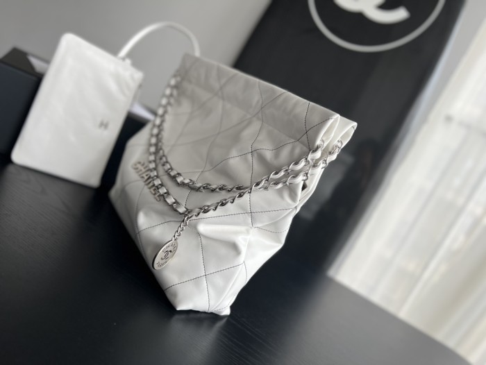 Handbag Chanel size 35cmx37cmx7 cm