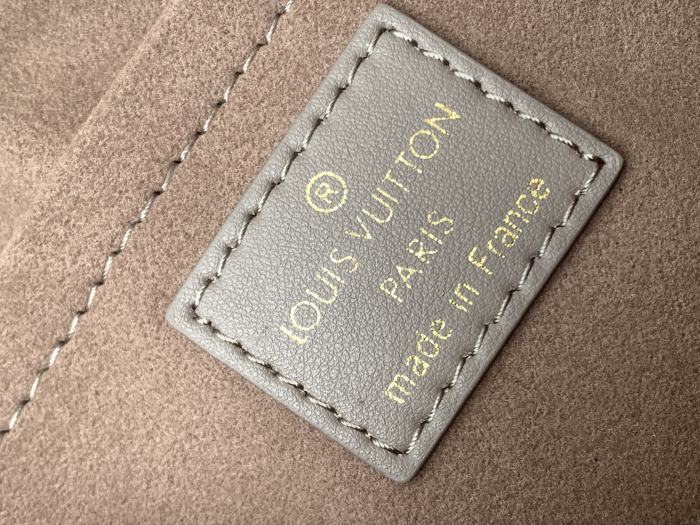 Handbag Louis Vuitton M58550 size 24x14x9 cm