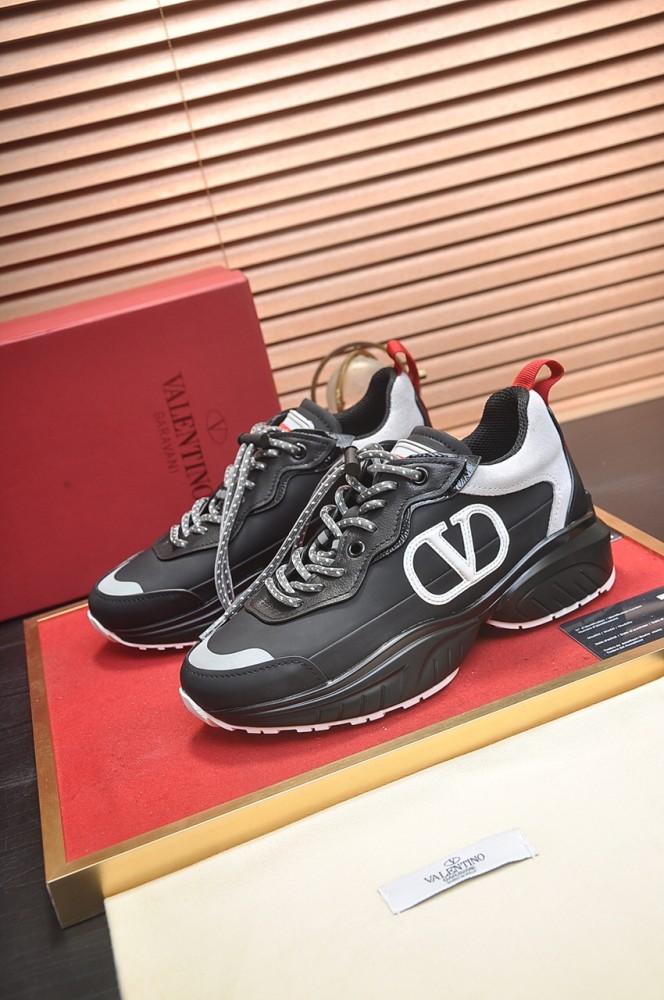 Valentino Garavani Low-top sneakers 17