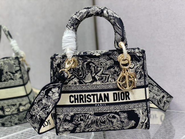 Handbag Dior size 24 cm