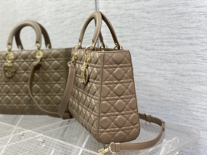 Handbag Dior size 32 cm