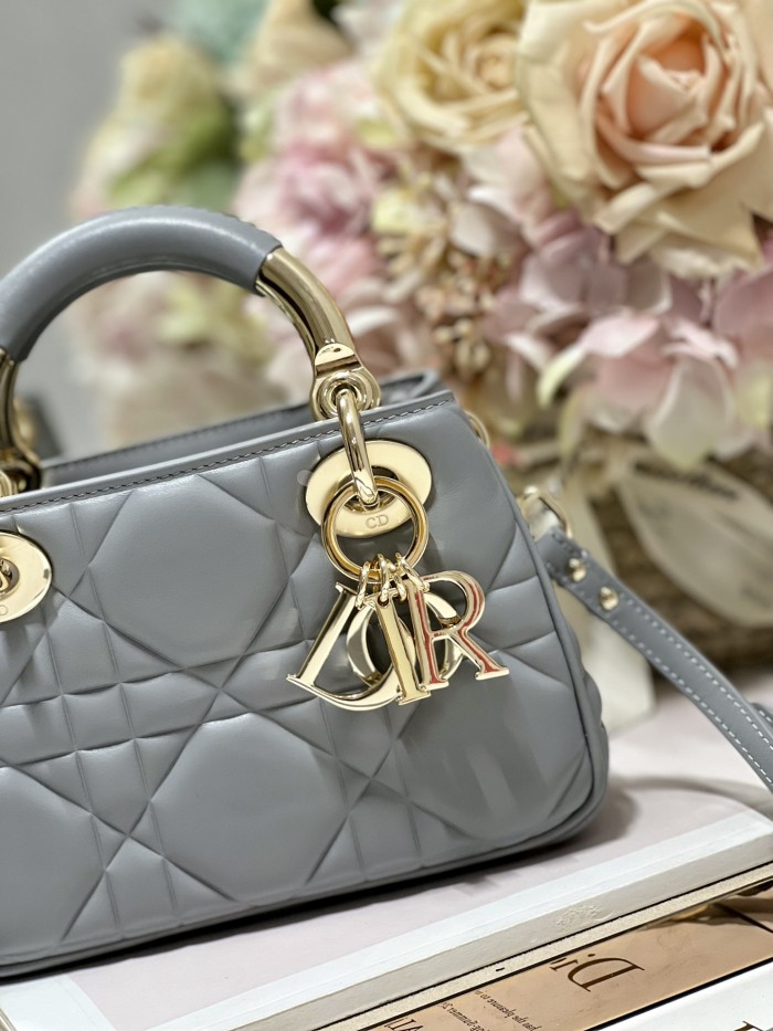 Handbag Dior 0062 size 19*13*8 cm