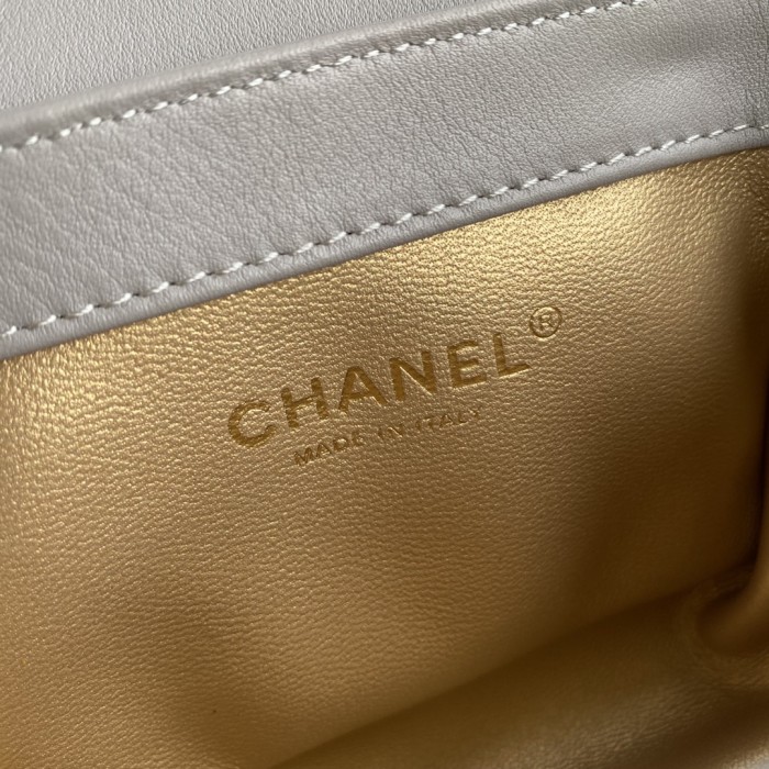 Handbag Chanel AS2051 size 12-15-6.5 cm.