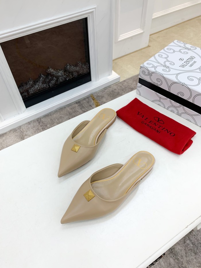 Valentino Garavani Flat sandals Women 17