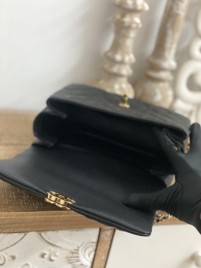 Handbag Chanel 3663 size 16*23*11.5 cm