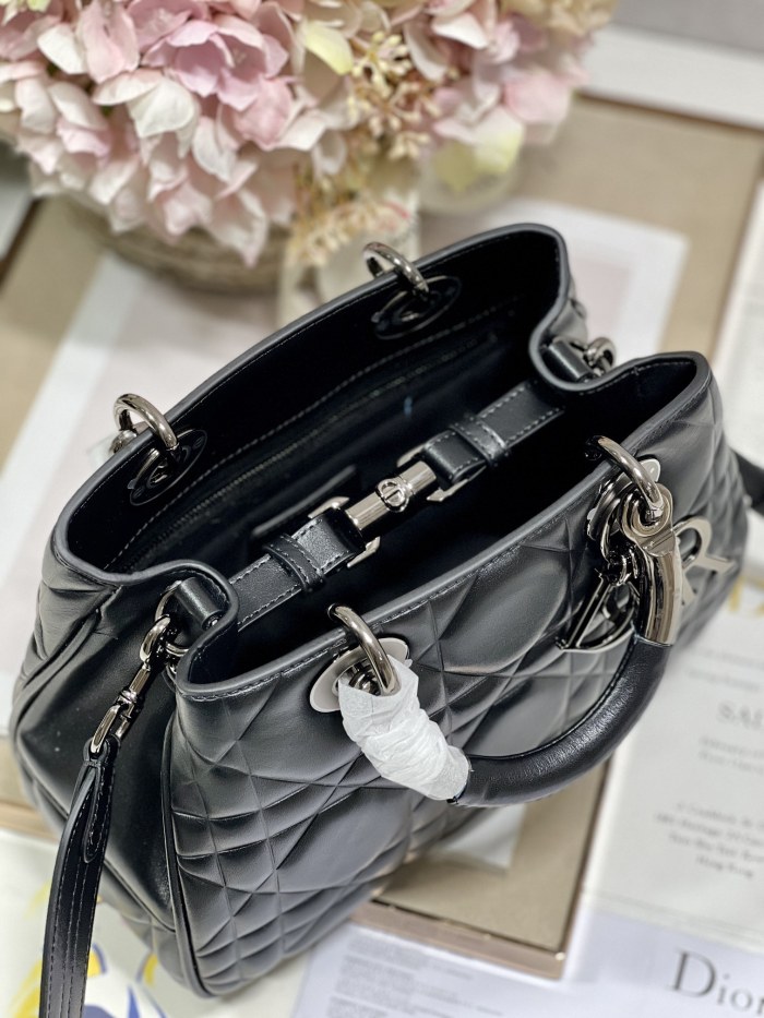 Handbag Dior 0062 size 24*16.5*9.5 cm