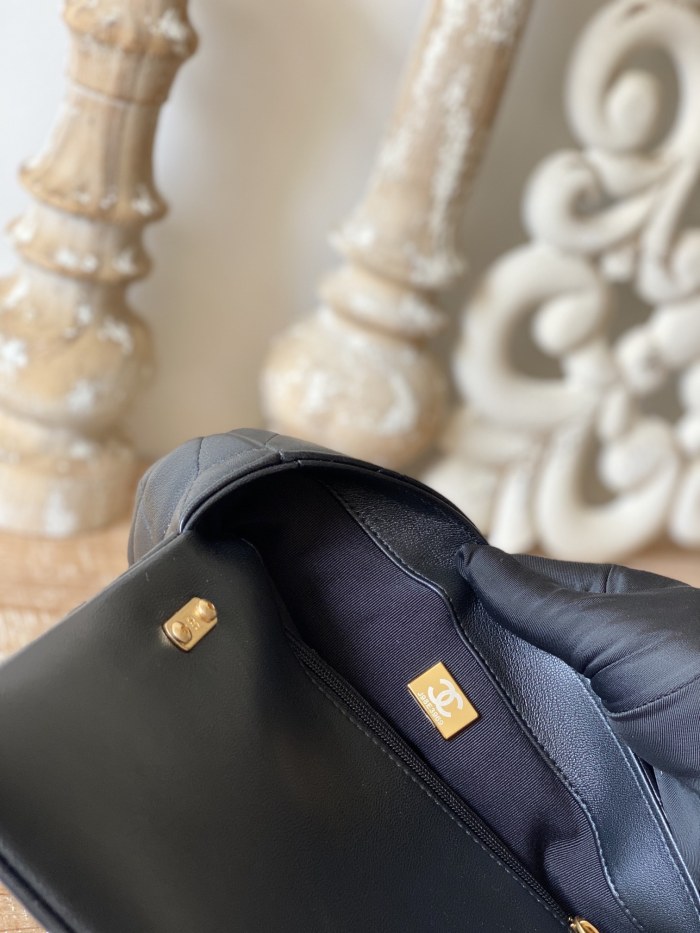 Handbag Chanel 3214 size 17*21*6 cm