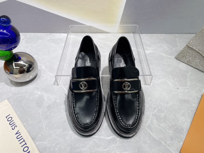 Louis Vuitton shoes WOMEN 3