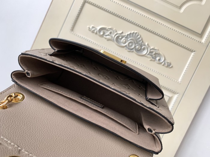 Handbag Louis Vuitton M44550 size 21x15x8 cm