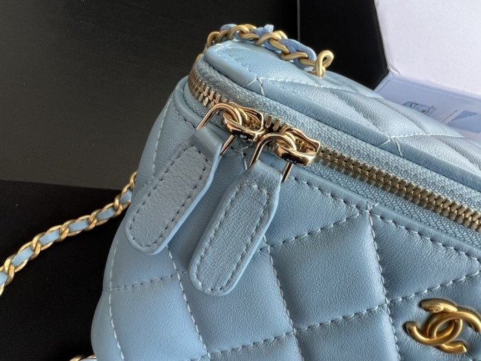 Handbag Chanel AP2303 size 17cmx9.5cmx8 cm