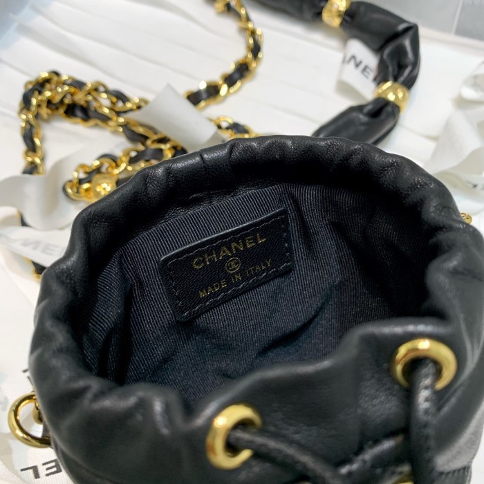 Handbag Chanel 82330 size 10 9 9 cm