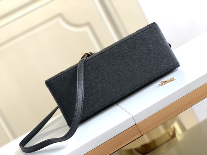 Handbag Louis Vuitton 58916 size 29 x 18 x 12.5 cm