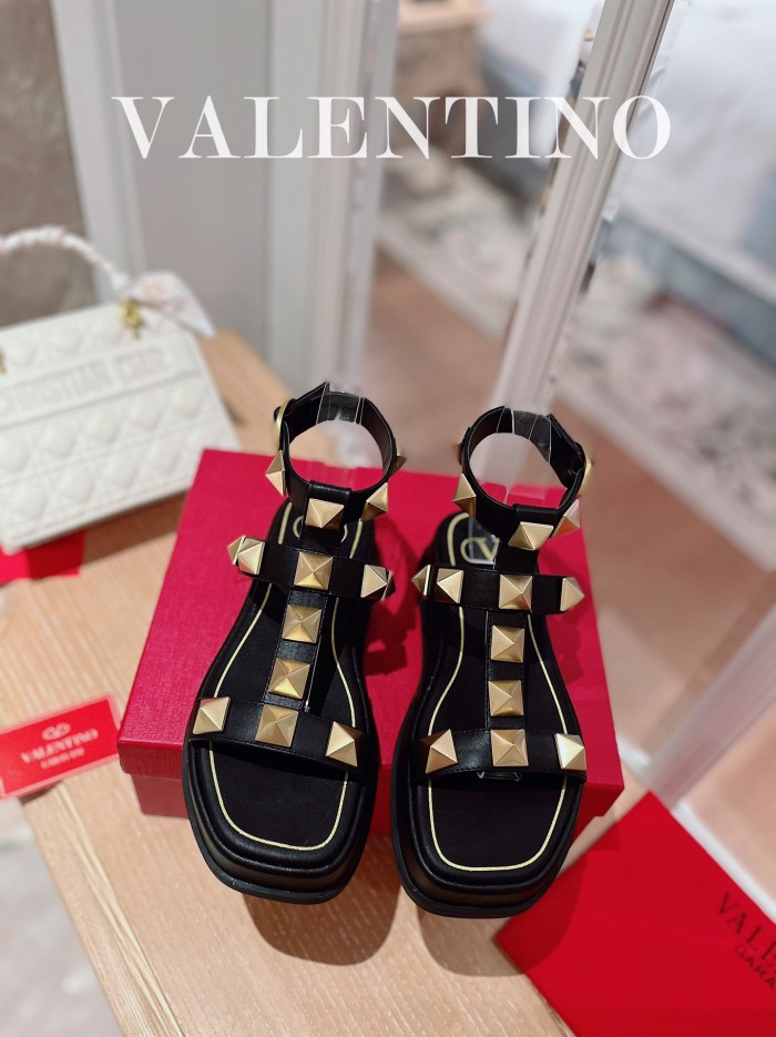 VALENTINO GARAVANI Roman Stud WOMEN 1
