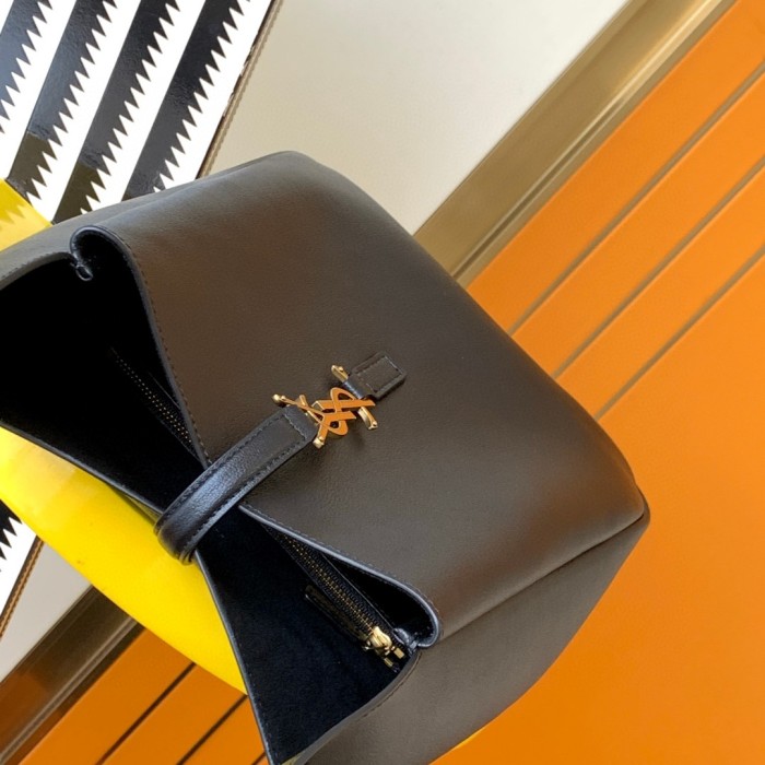 Handbags SAINT LAURENT 713938 size 22x22x10 cm