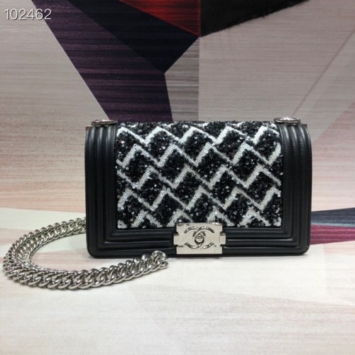 Handbag Chanel 67086 size 15×25×9 cm