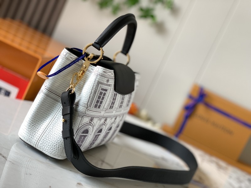 Handbag Louis Vuitton M42258 size 31.5 x 20 x 11 cm