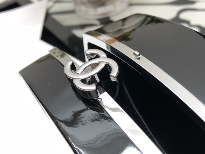 Handbag Chanel size 12.7*12.7*7.6 cm