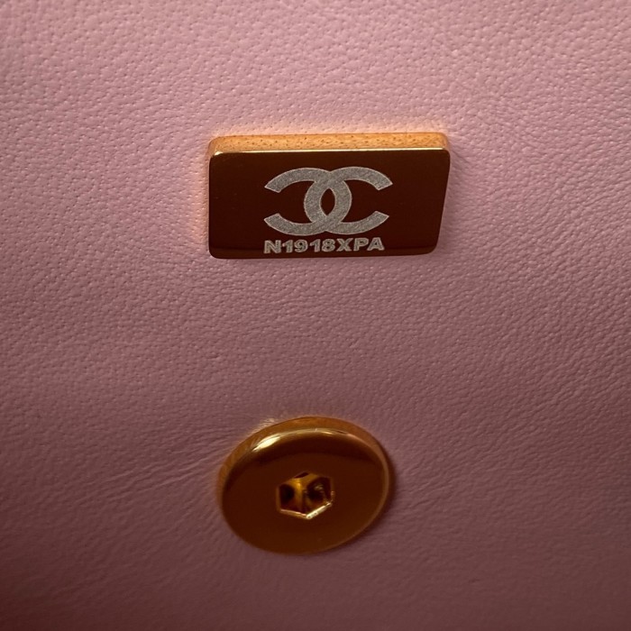 Handbag Chanel size 20 cm