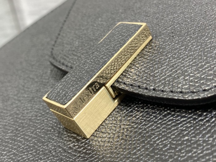 Handbag VALEXTRA size 𝟐𝟔*𝟐𝟎*𝟏𝟐 𝐂𝐦