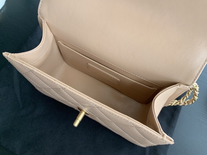 Handbag Chanel size 22 cm