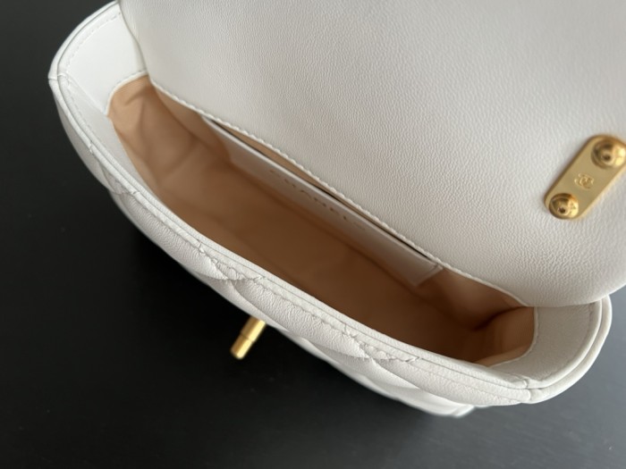 Handbag Chanel size 17 cm