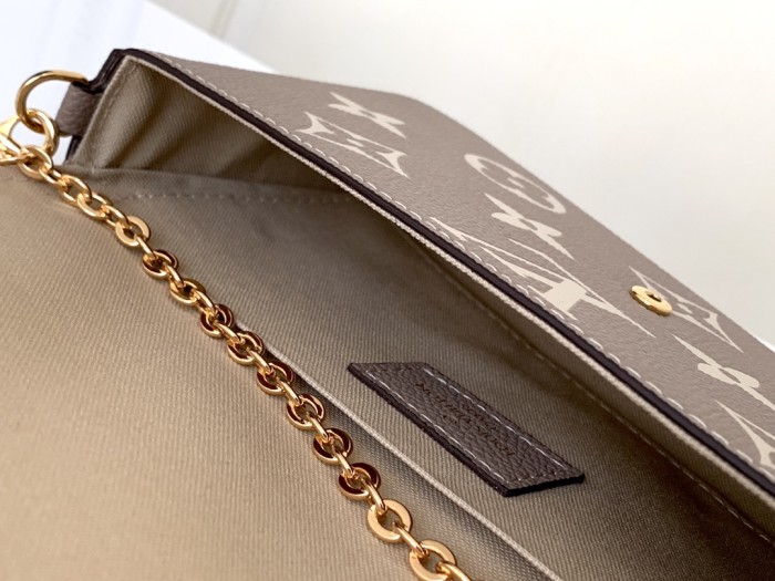 Handbag Louis Vuitton M69977 size 21.0 x 12.0 x 3.0 cm