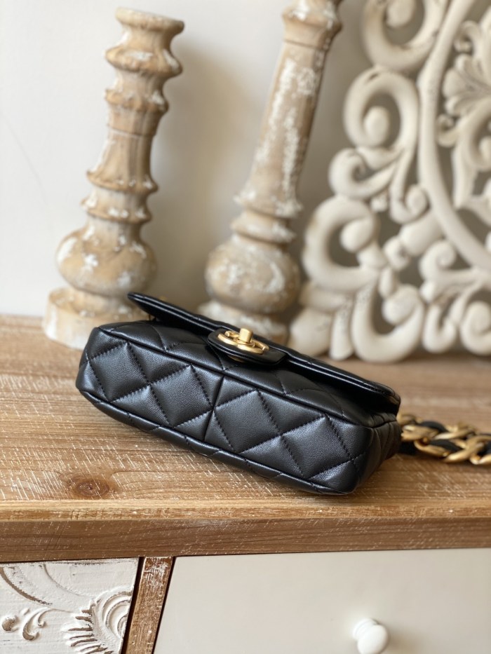 Handbag Chanel 3214 size 17*21*6 cm