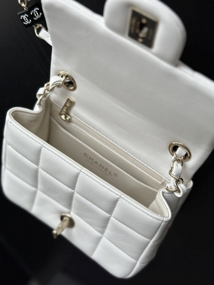 Handbag Chanel AP3744 size 18 cm