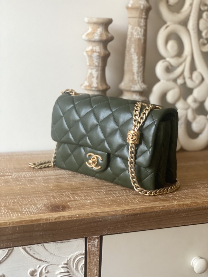 Handbag Chanel AS3393 size 14x22x8 cm