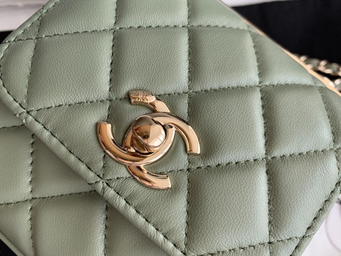 Handbag Chanel A81633 size 11cmx11cmx5 cm