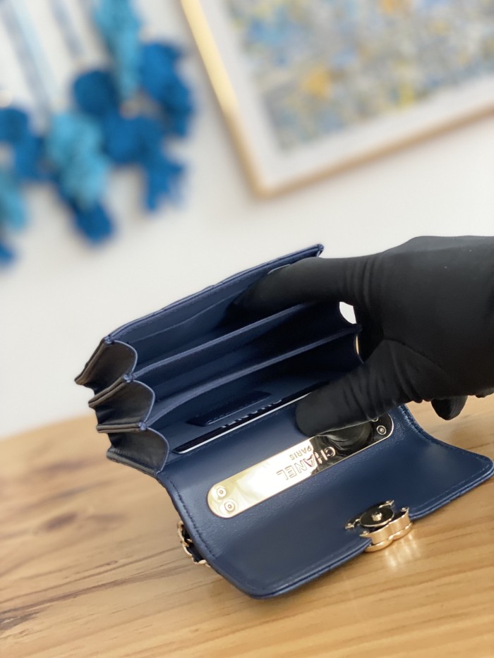 Handbag Chanel 81209 size 12.5 cm