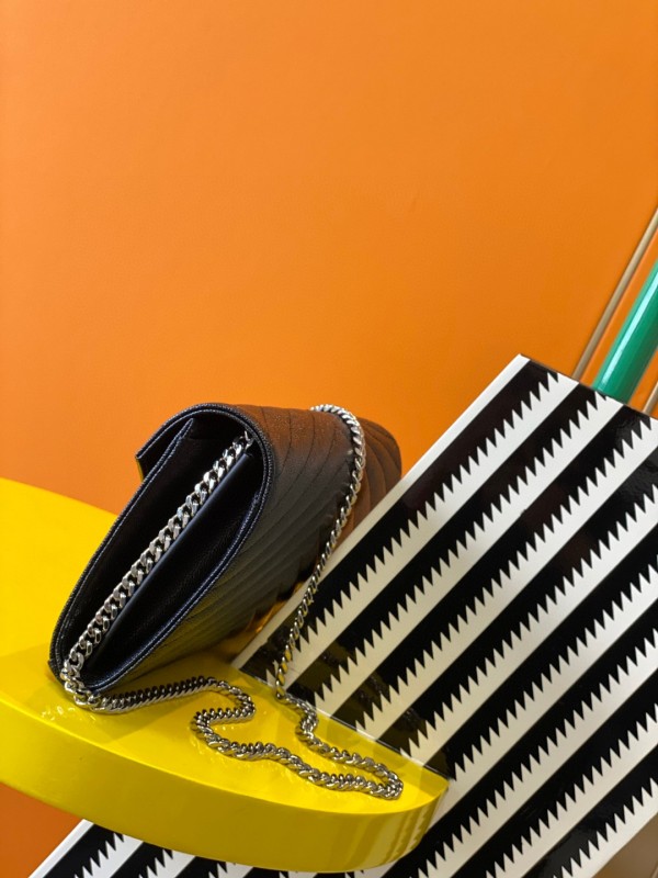 Handbags SAINT LAURENT 377828 size 22.5x14x4 cm