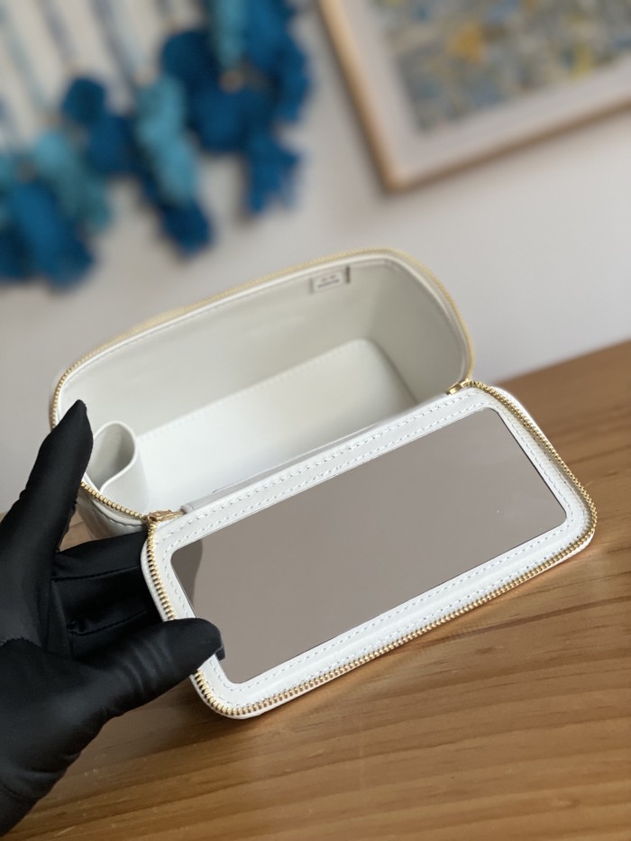 Handbag Chanel 81226 size 16.5 cm