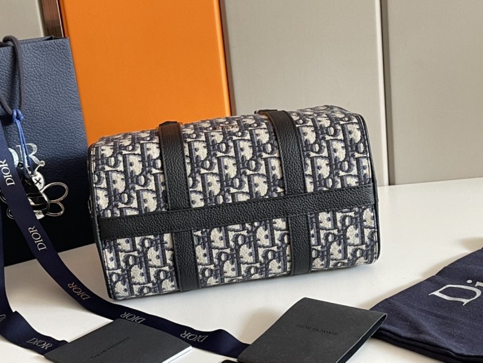 Handbag Dior 93337 size 26 x 16x 14.5 cm