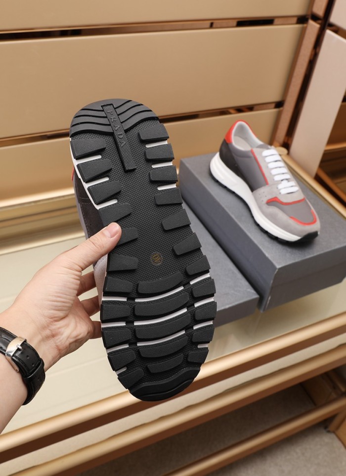 Prada Low Top sneaker 26