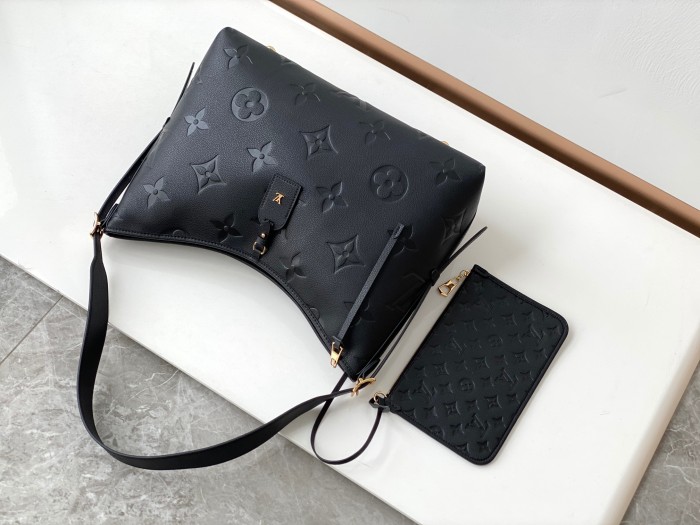 Handbag Louis Vuitton 46288 size 39x 30x 15cm