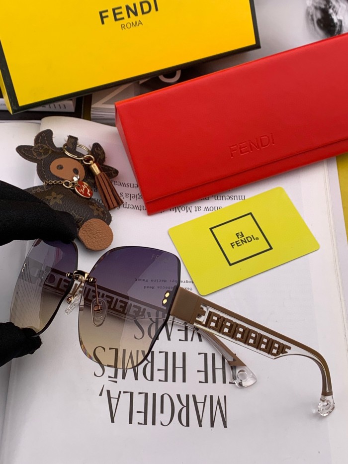 Sunglasses Fendi FD8220