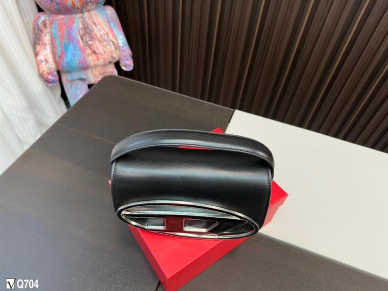 Handbag Diesel 4913 size 20*13*5.5 cm