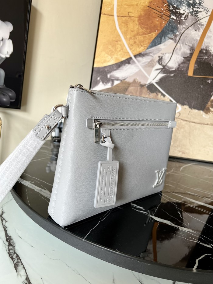 Handbag Louis Vuitton M69837 LV Aerogram iPad size:30 x 22 x 5cm