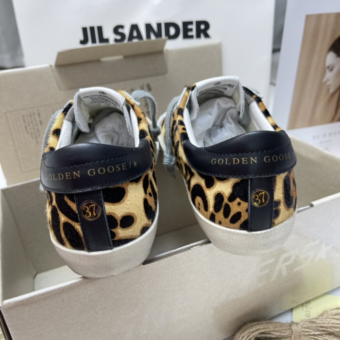 Golden Goose Superstar distressed-finish sneakers 33