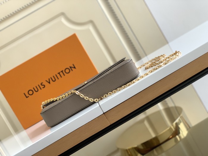 Handbag Louis Vuitton M68697 size 21×12×3 cm