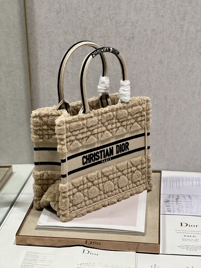 Handbag Dior 9011 size 26.5×21×14 cm