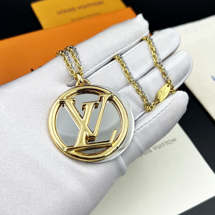 Clothes Louis Vuitton 124