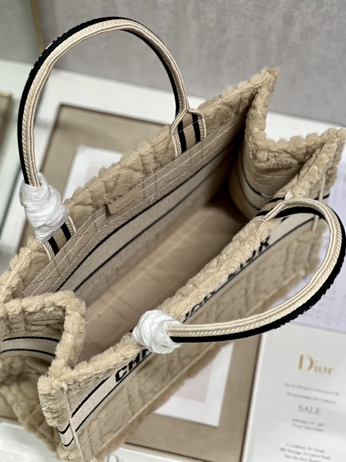 Handbag Dior 1286 size 36×28 cm