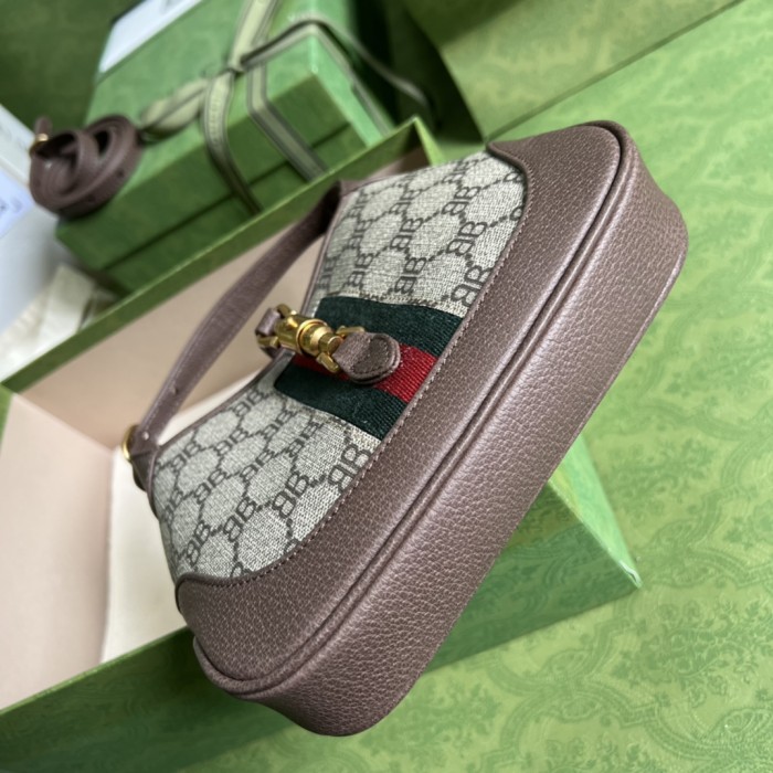 Handbag Gucci 680132 size 19*13*3 cm