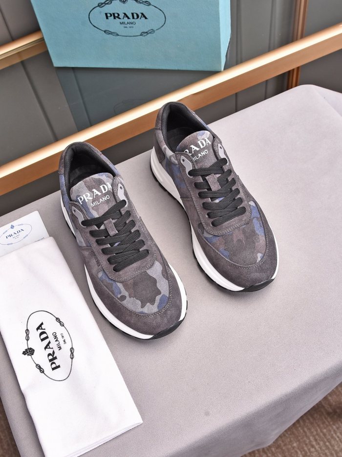 Prada Low Top sneaker 29