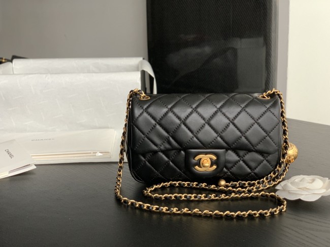 Handbag Chanel size 20 cm